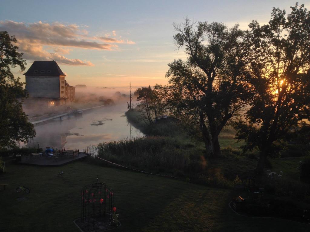 B&B Muehlenvilla Am Buetzower Hafen Екстериор снимка